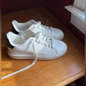 A new day white and black sneaker sz 9